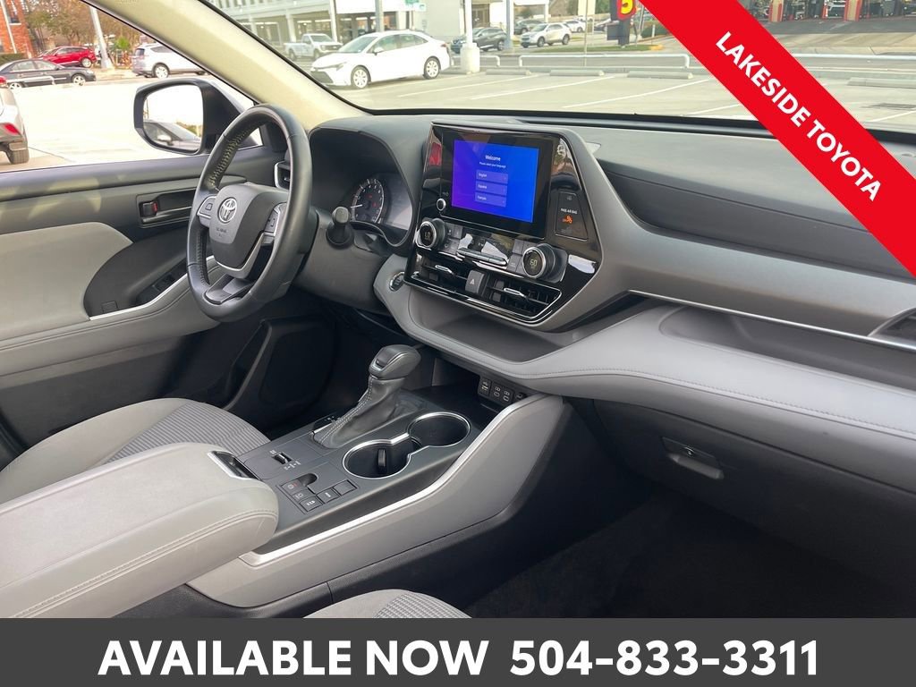 Used 2023 Toyota Highlander LE image 17