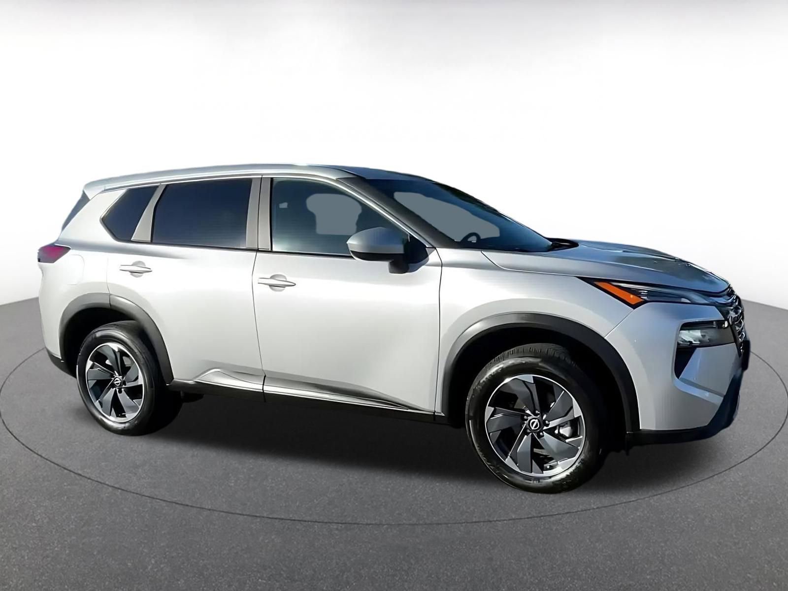 Used 2025 Nissan Rogue SV image 16