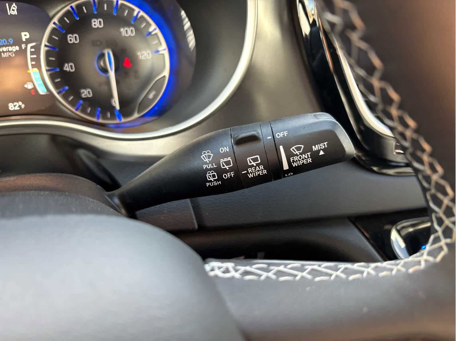 Used 2026 Chrysler Pacifica Select FWD image 28