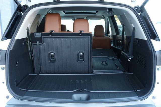 New 2026 Nissan Pathfinder Platinum w/ Cargo Package AWD/4WD image 31