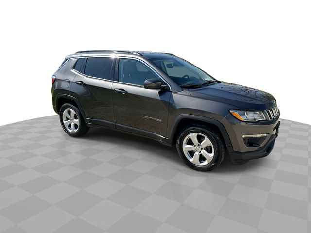 Used 2019 Jeep Compass Latitude FWD image 3