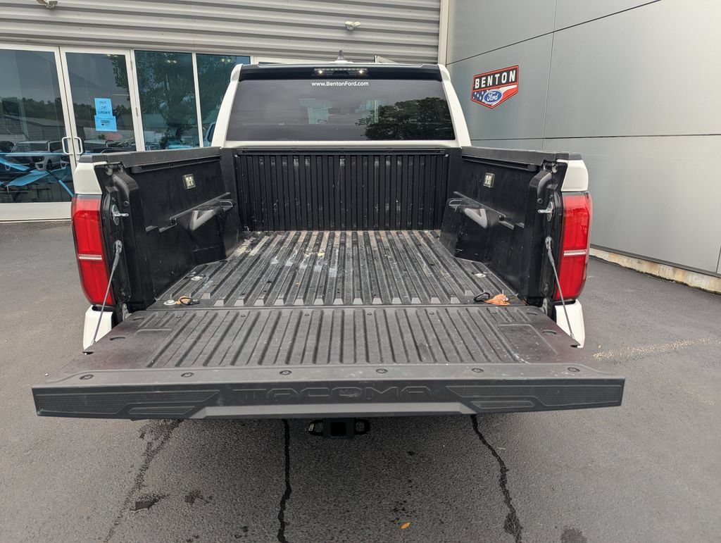 Used 2025 Toyota Tacoma SR5 RWD image 31