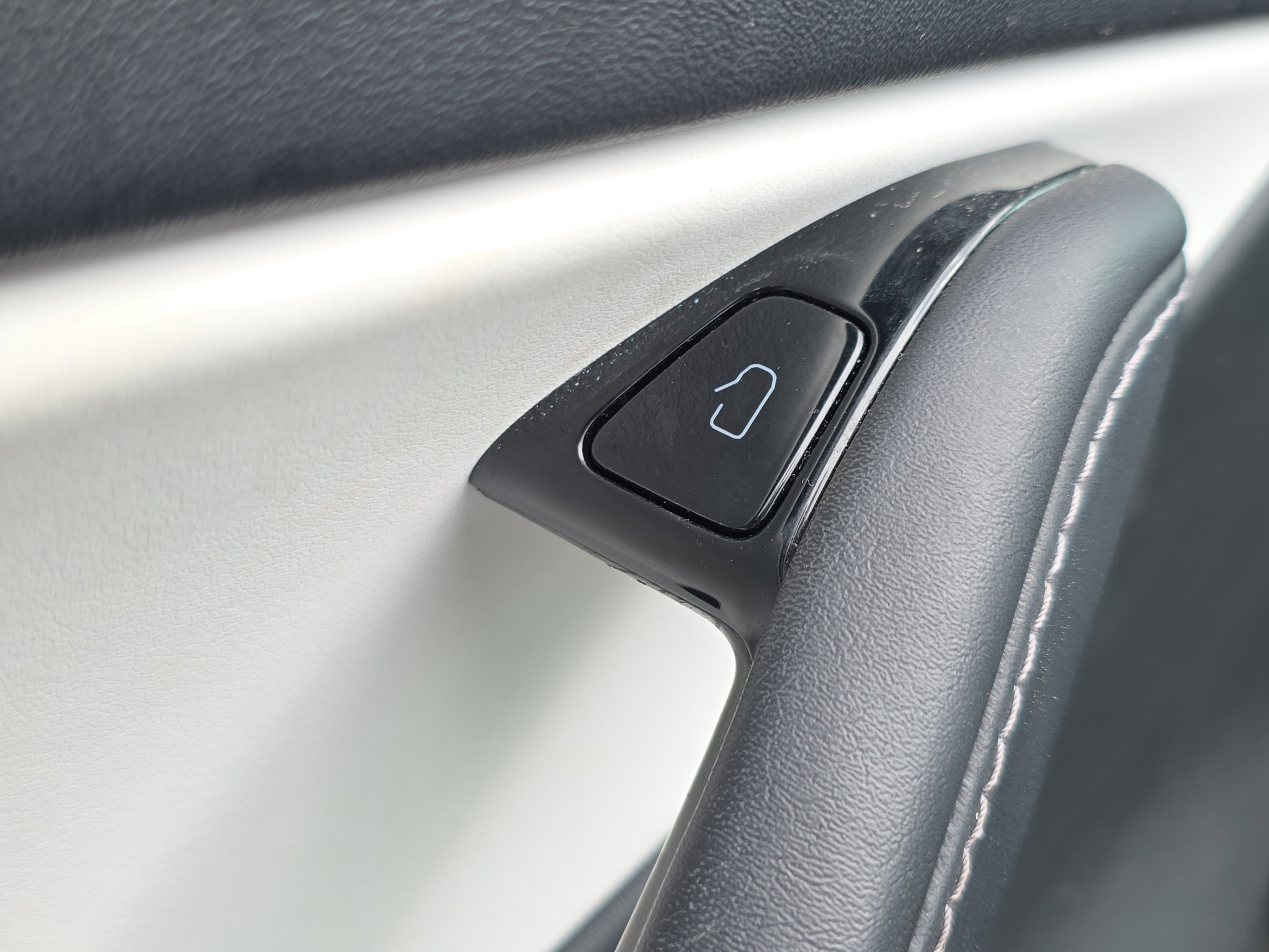 Used 2021 Tesla Model Y Long Range image 23