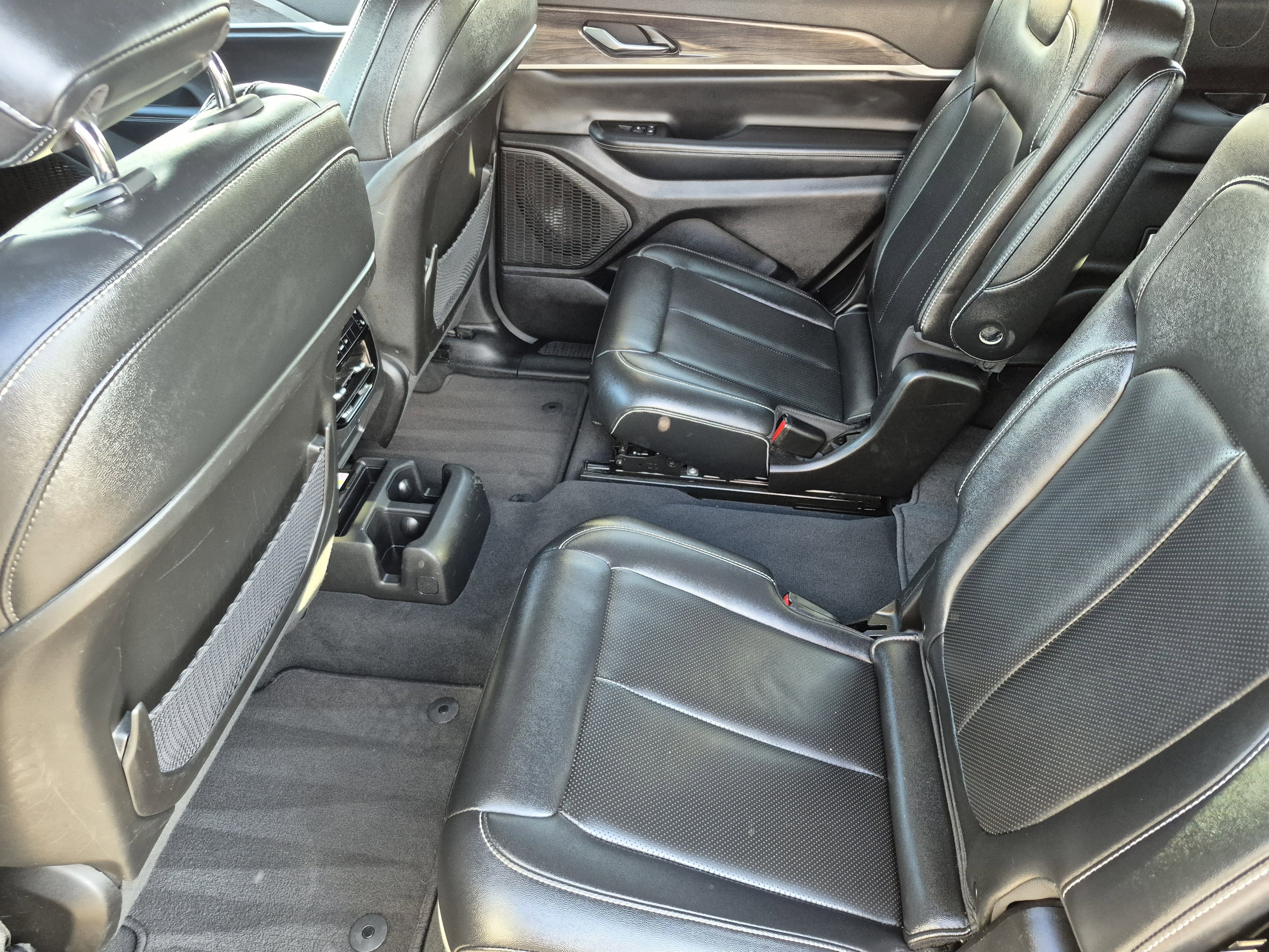 Used 2024 Jeep Grand Cherokee L Limited w/ Luxury Tech Group II image 32