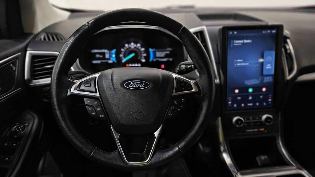 Used 2023 Ford Edge Titanium AWD/4WD image 16
