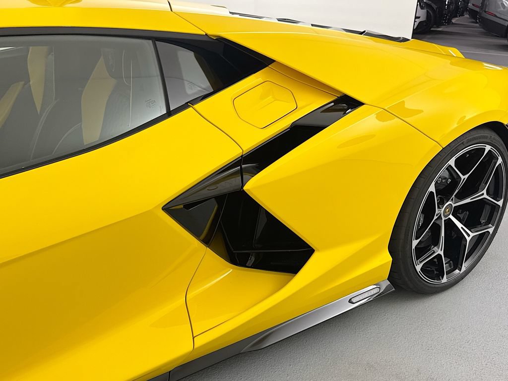 Used 2024 Lamborghini Revuelto AWD/4WD image 26