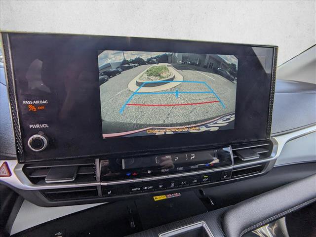 Used 2025 Toyota Sienna XLE FWD image 14