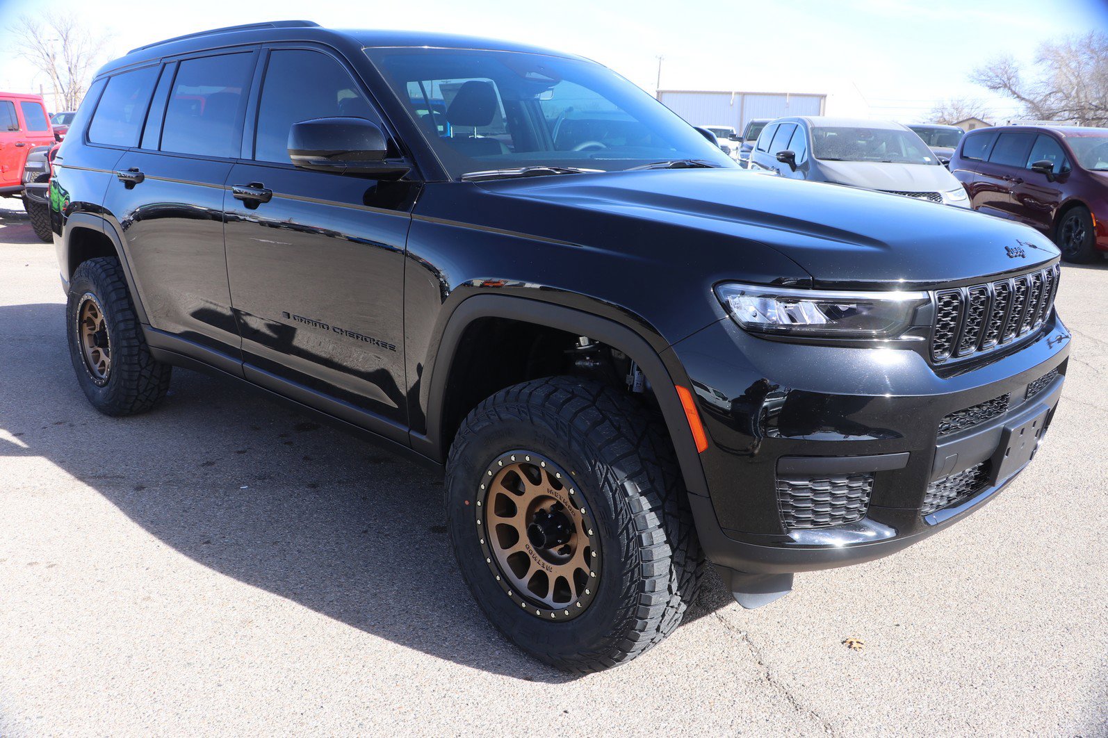 New 2025 Jeep Grand Cherokee L Laredo AWD/4WD image 1