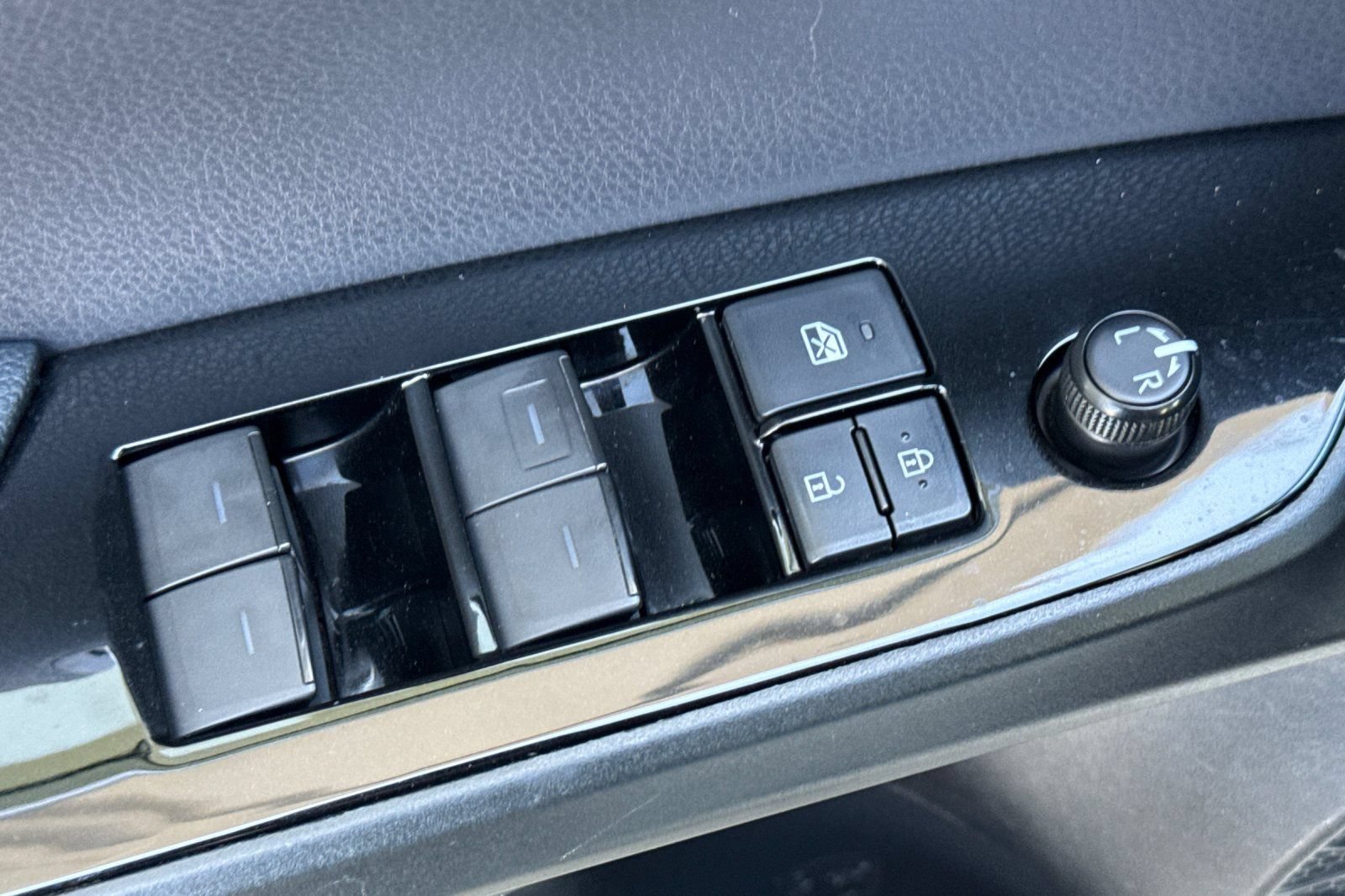 Used 2019 Toyota Prius LE w/ Preferred Accessory Package AWD/4WD image 11