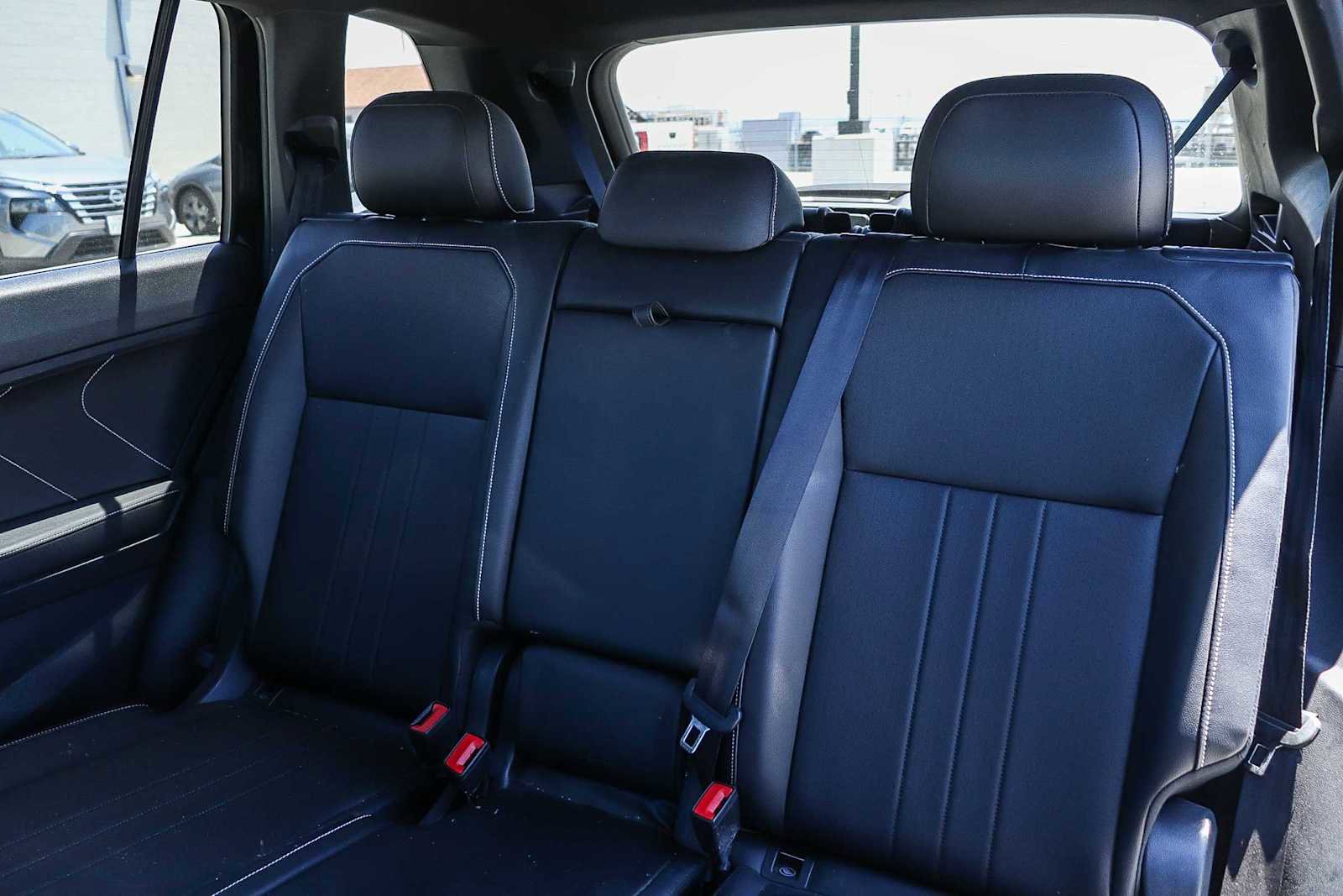 Certified 2022 Volkswagen Tiguan SE R-Line FWD image 17