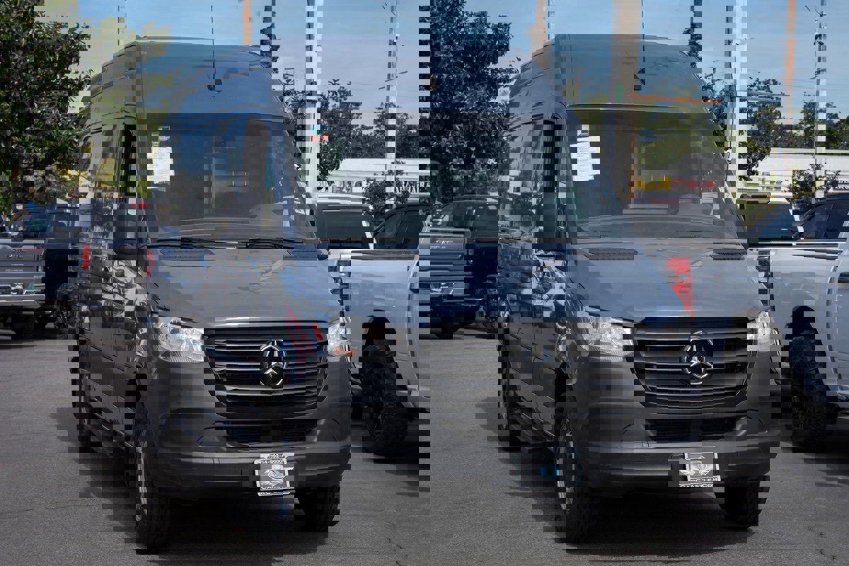 Used 2019 Mercedes-Benz Sprinter 144 image 4
