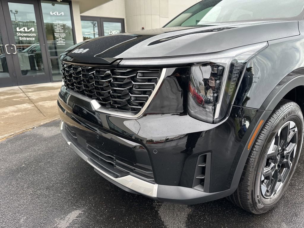 Used 2025 Kia Sorento S image 12