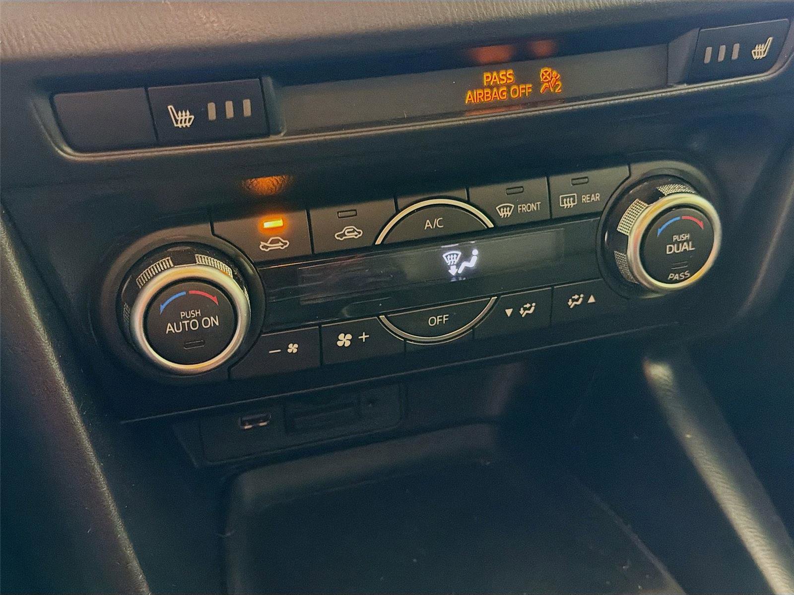 Used 2017 MAZDA MAZDA3 Grand Touring image 17