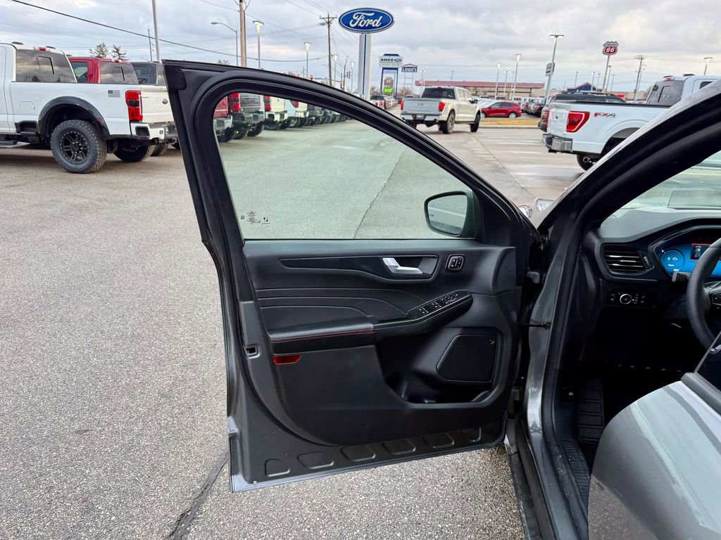 Certified 2025 Ford Escape ST-Line Elite w/ Premium Technology Package image 13