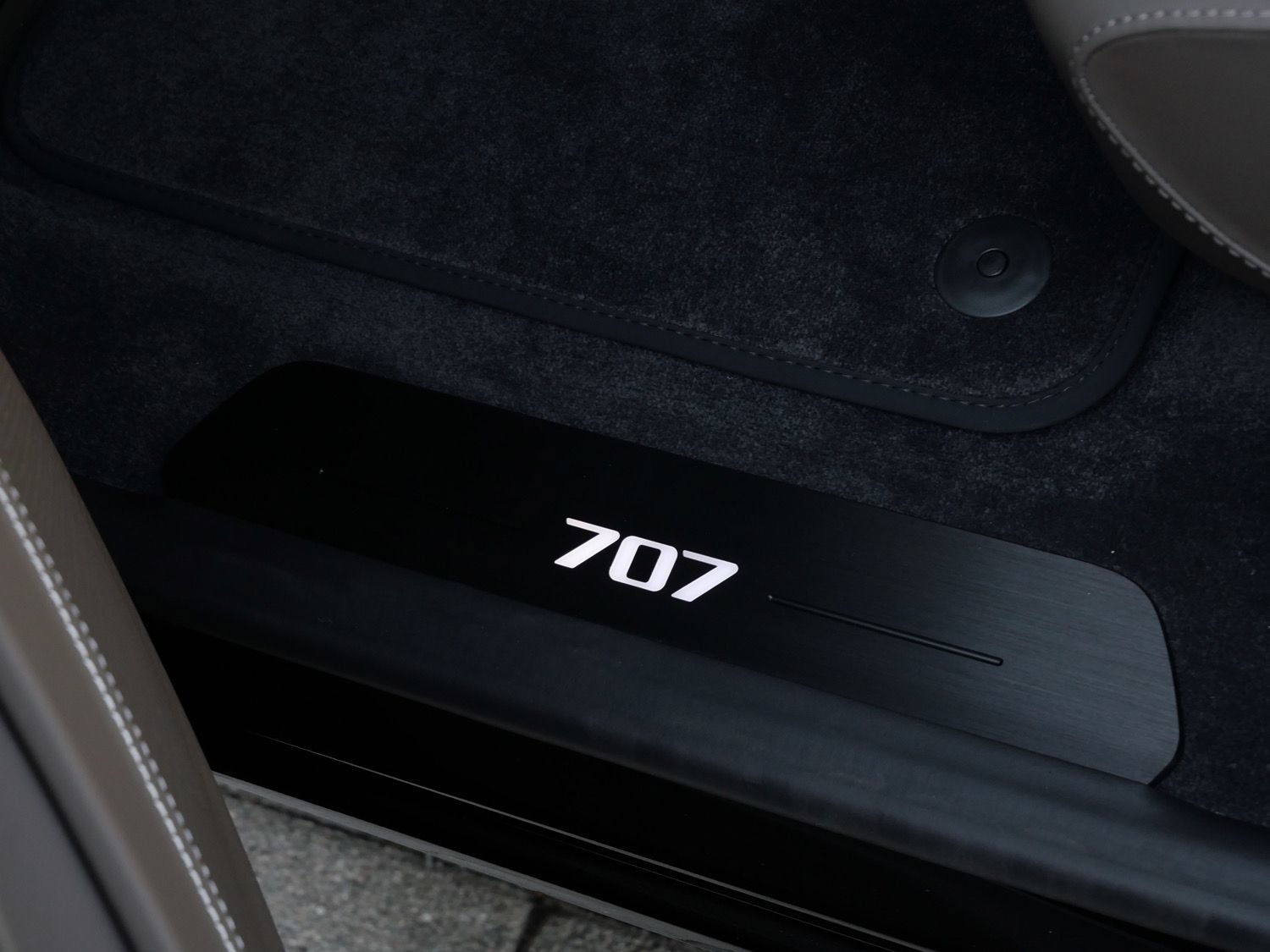 New 2026 Aston Martin DBX S AWD/4WD image 21