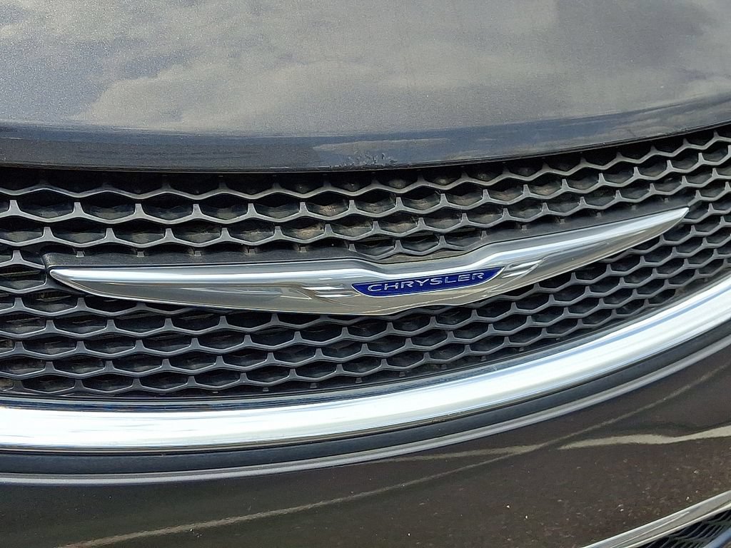 Used 2019 Chrysler Pacifica Touring-L FWD image 11