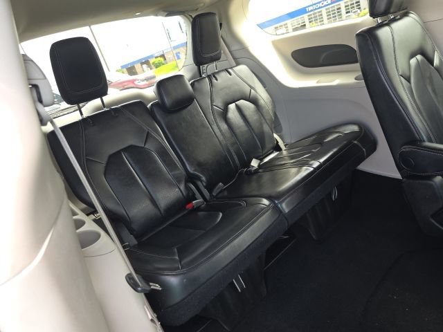 Used 2023 Chrysler Pacifica Touring-L FWD image 49