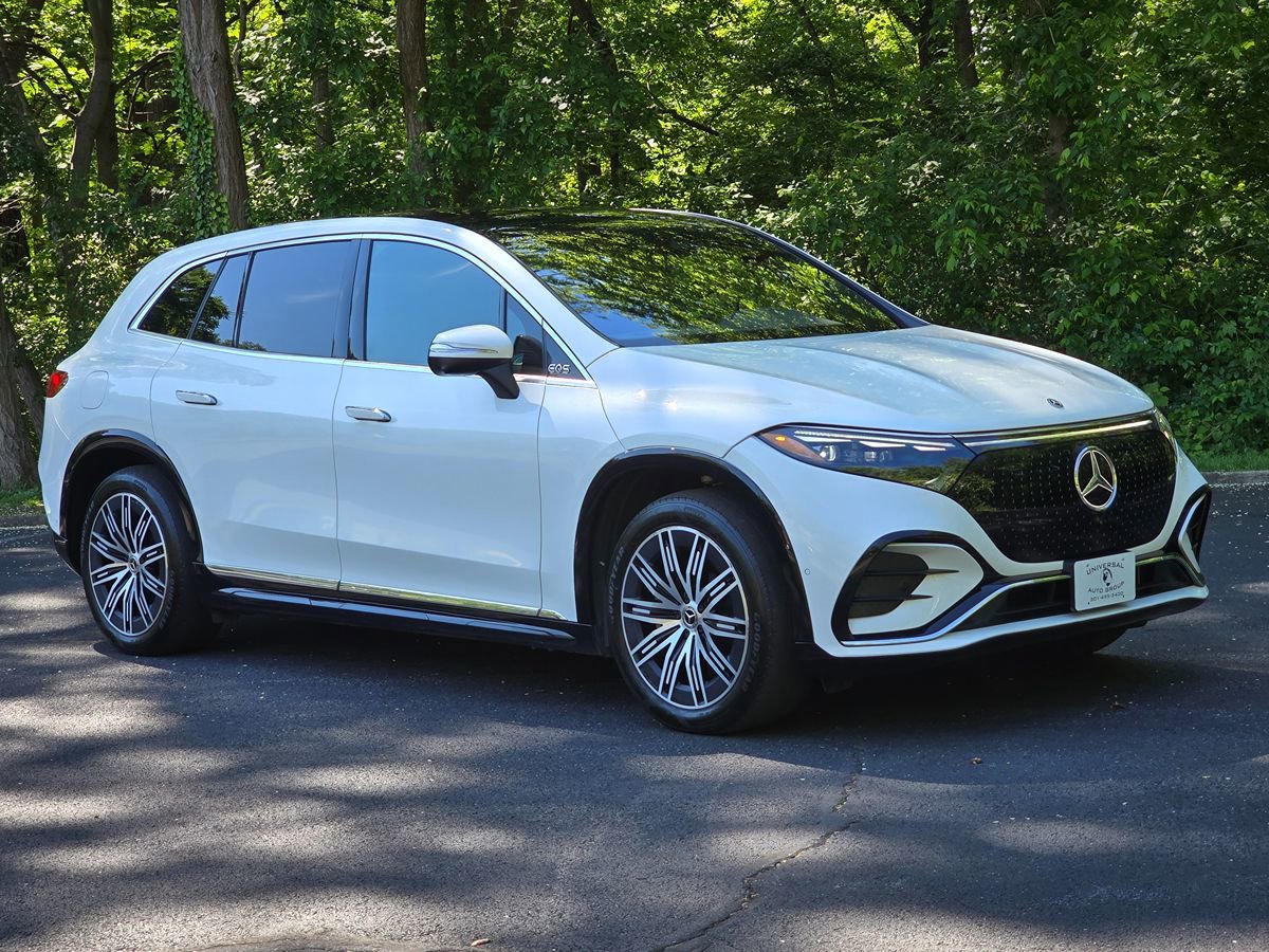 Used 2023 Mercedes-Benz EQS 580 4MATIC SUV w/ Pinnacle Trim Package image 8