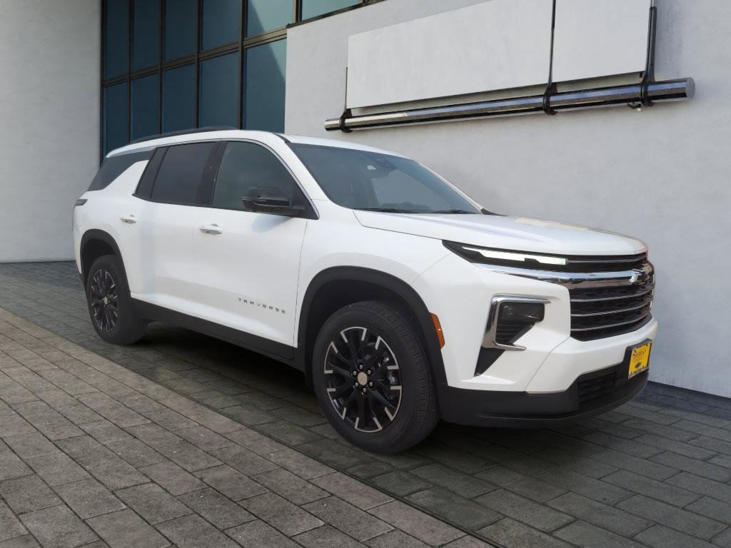 New 2026 Chevrolet Traverse LT w/ Sun and Wheel Package
