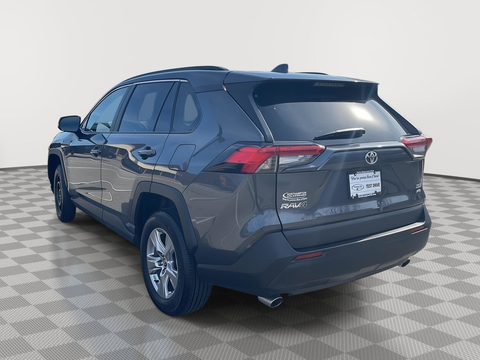 Used 2025 Toyota RAV4 XLE AWD/4WD image 8