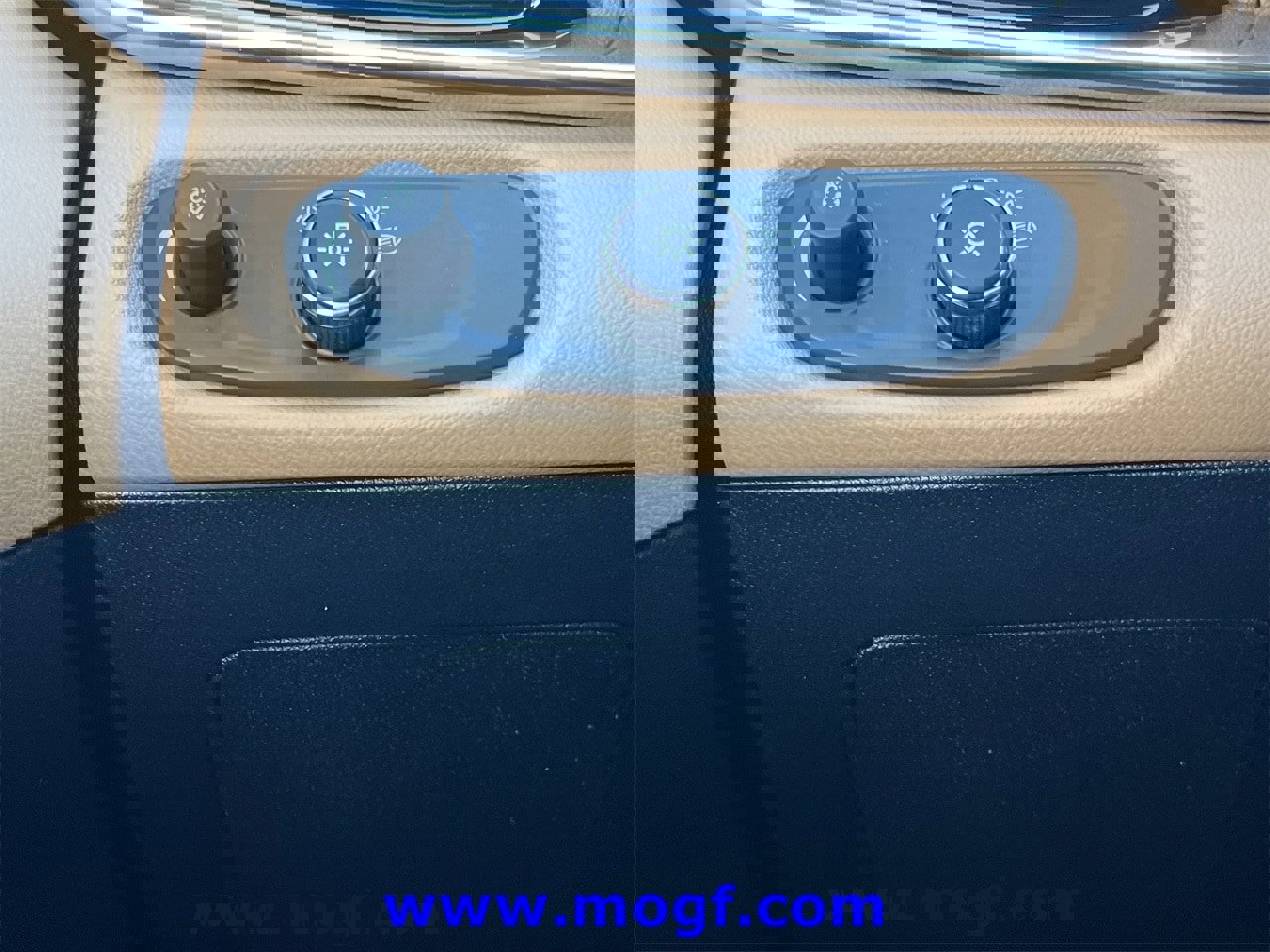 Used 2018 Chevrolet Volt Premier w/ Driver Confidence Package image 16