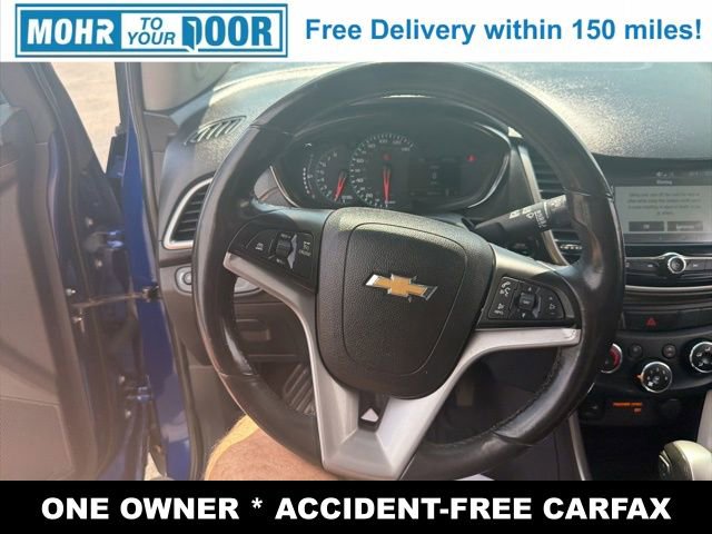 Used 2017 Chevrolet Trax LT w/ Sun & Sound Package FWD image 18