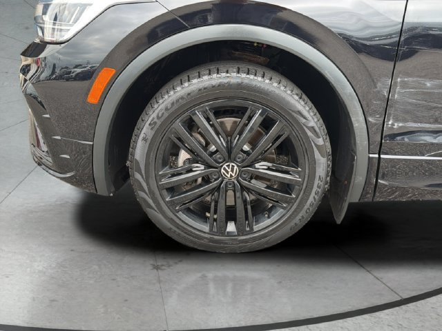 Used 2022 Volkswagen Tiguan SE R-Line AWD/4WD image 26