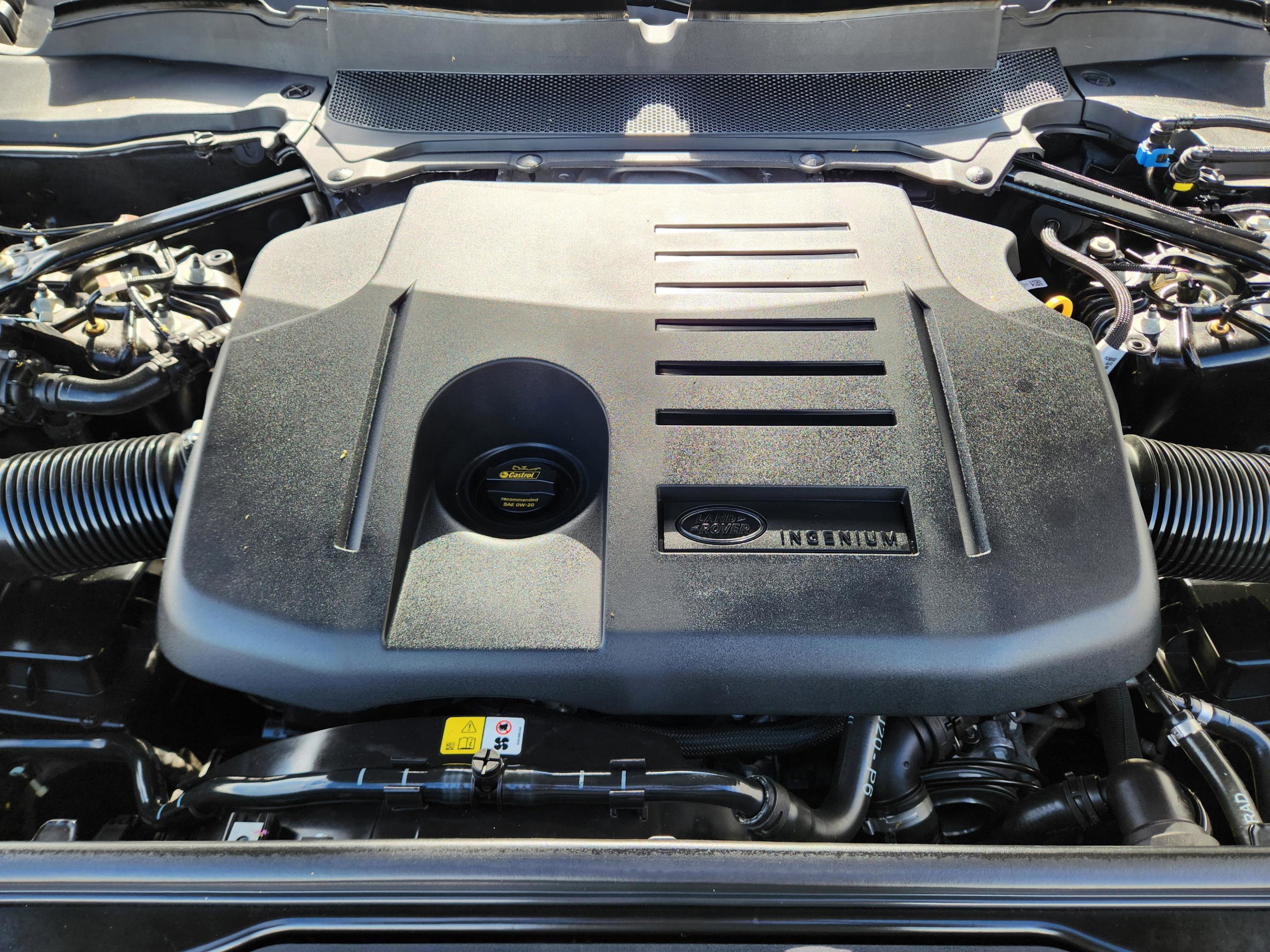 Certified 2025 Land Rover Discovery Dynamic SE image 31