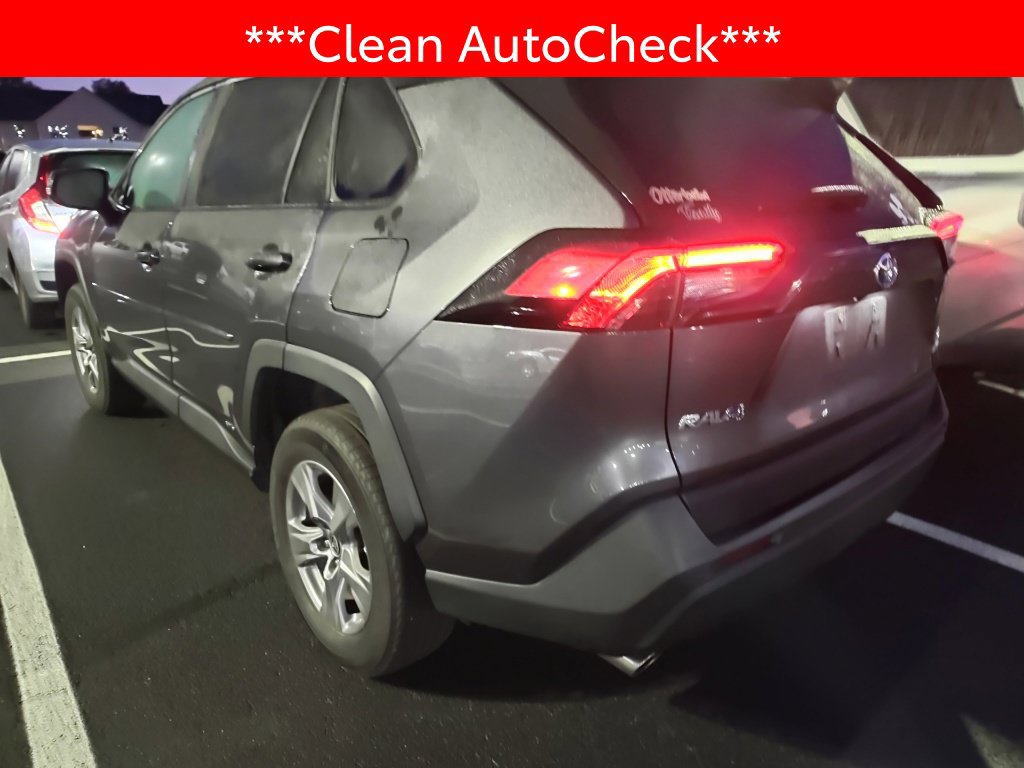 Used 2022 Toyota RAV4 XLE AWD/4WD image 4
