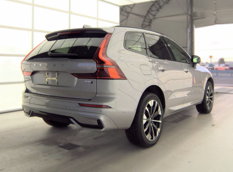 Used 2026 Volvo XC60 B5 Plus AWD/4WD image 2