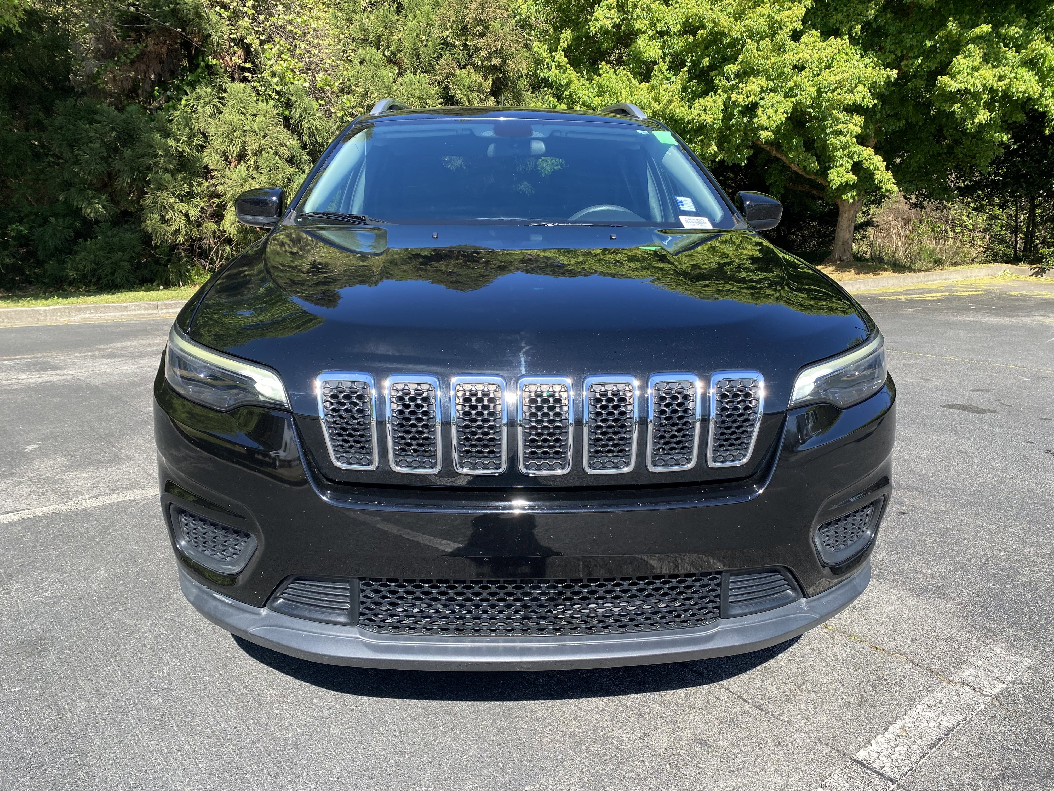 Used 2020 Jeep Cherokee Latitude FWD image 3