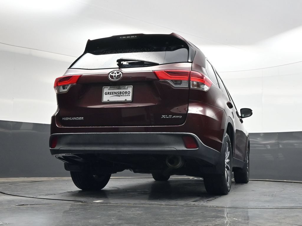 Used 2019 Toyota Highlander XLE AWD/4WD image 43