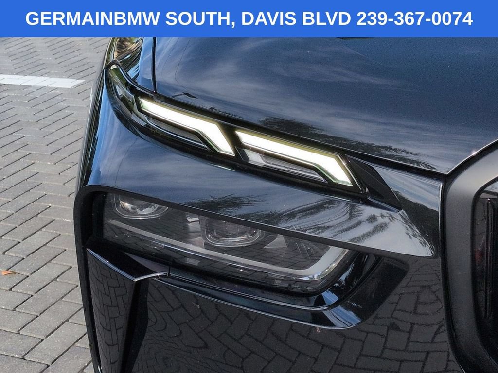 Used 2025 BMW X7 xDrive40i w/ M Sport Package AWD/4WD image 11