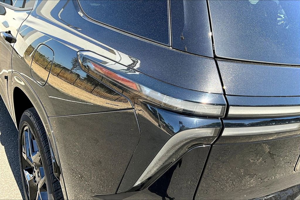 Used 2025 Chevrolet Traverse RS w/ LPO, Floor Liner Package image 28