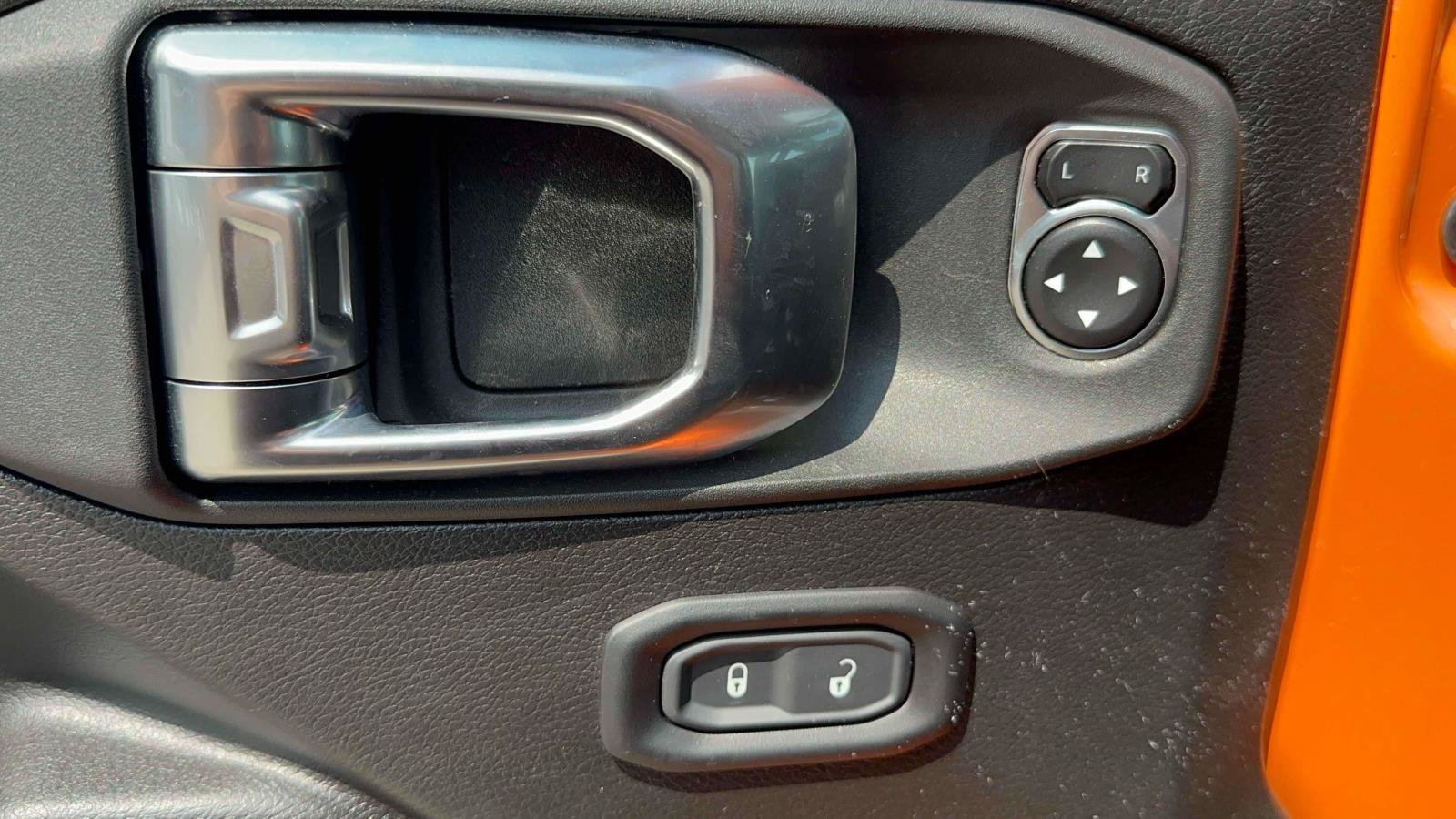 Used 2025 Jeep Wrangler Sport AWD/4WD image 10