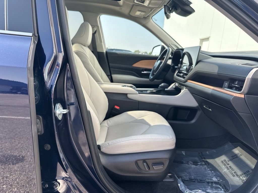 Used 2024 Toyota Grand Highlander AWD Hybrid image 33