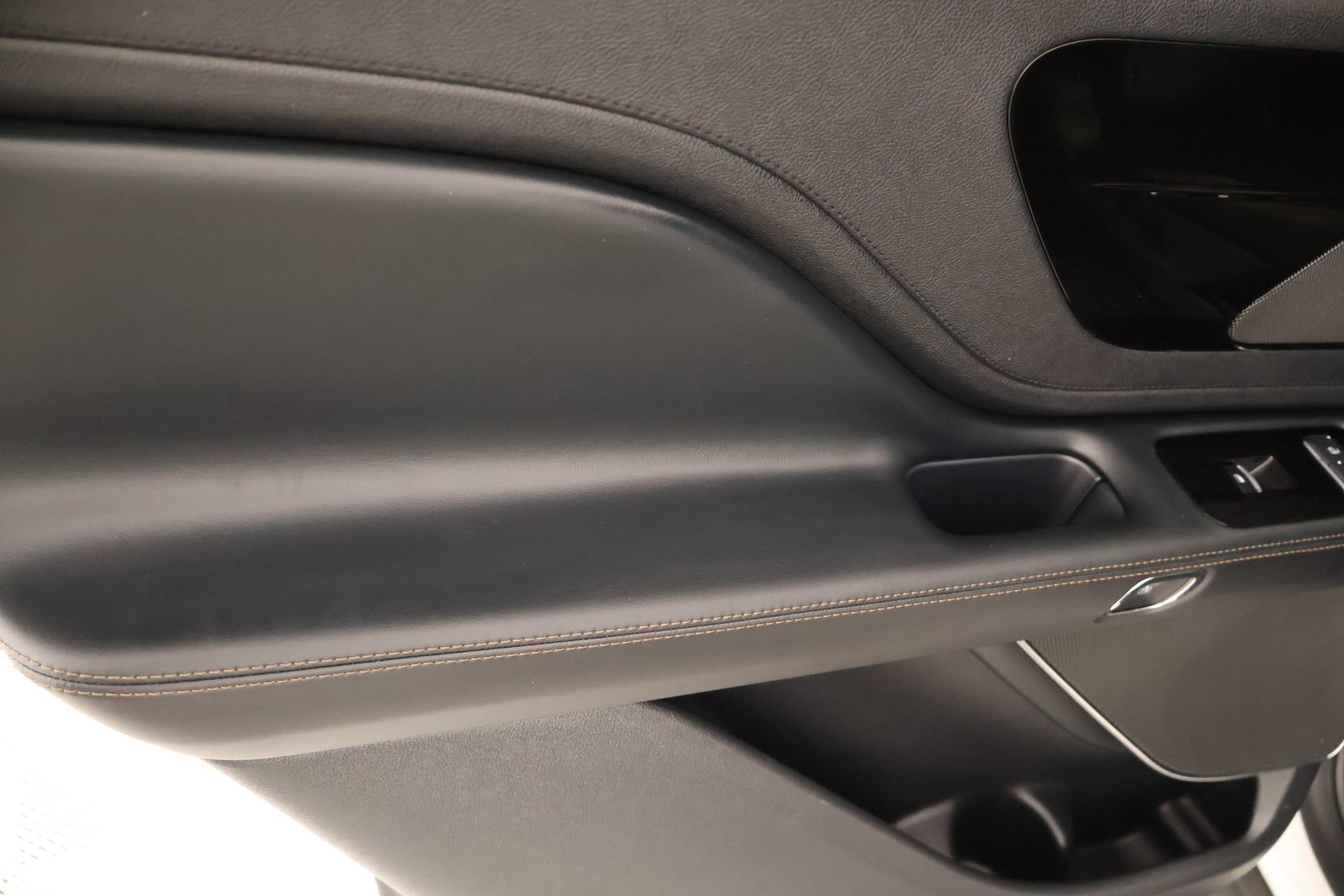 Used 2025 Lincoln Aviator AWD w/ Jet Appearance Package image 19