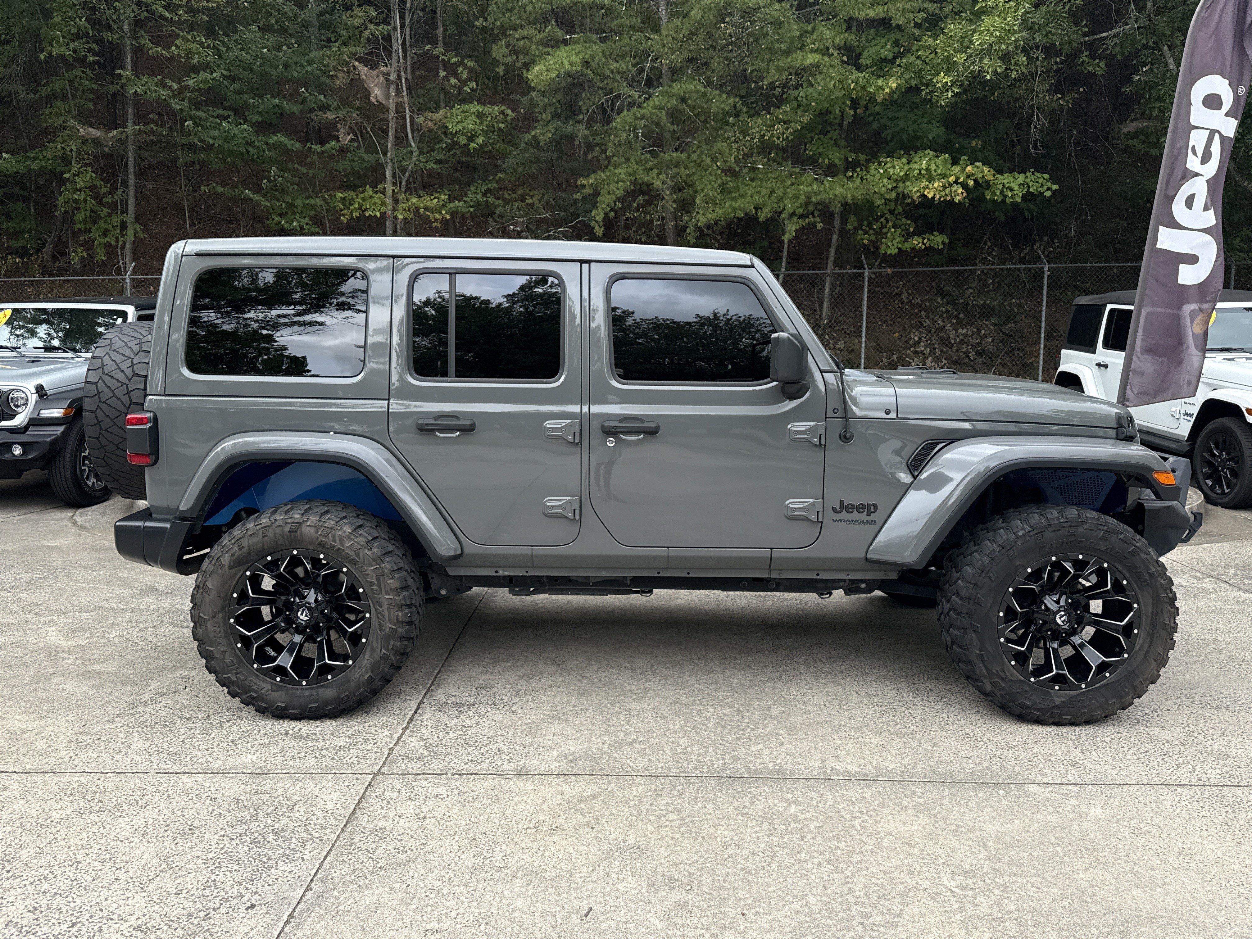Used 2021 Jeep Wrangler Unlimited Sahara AWD/4WD image 8