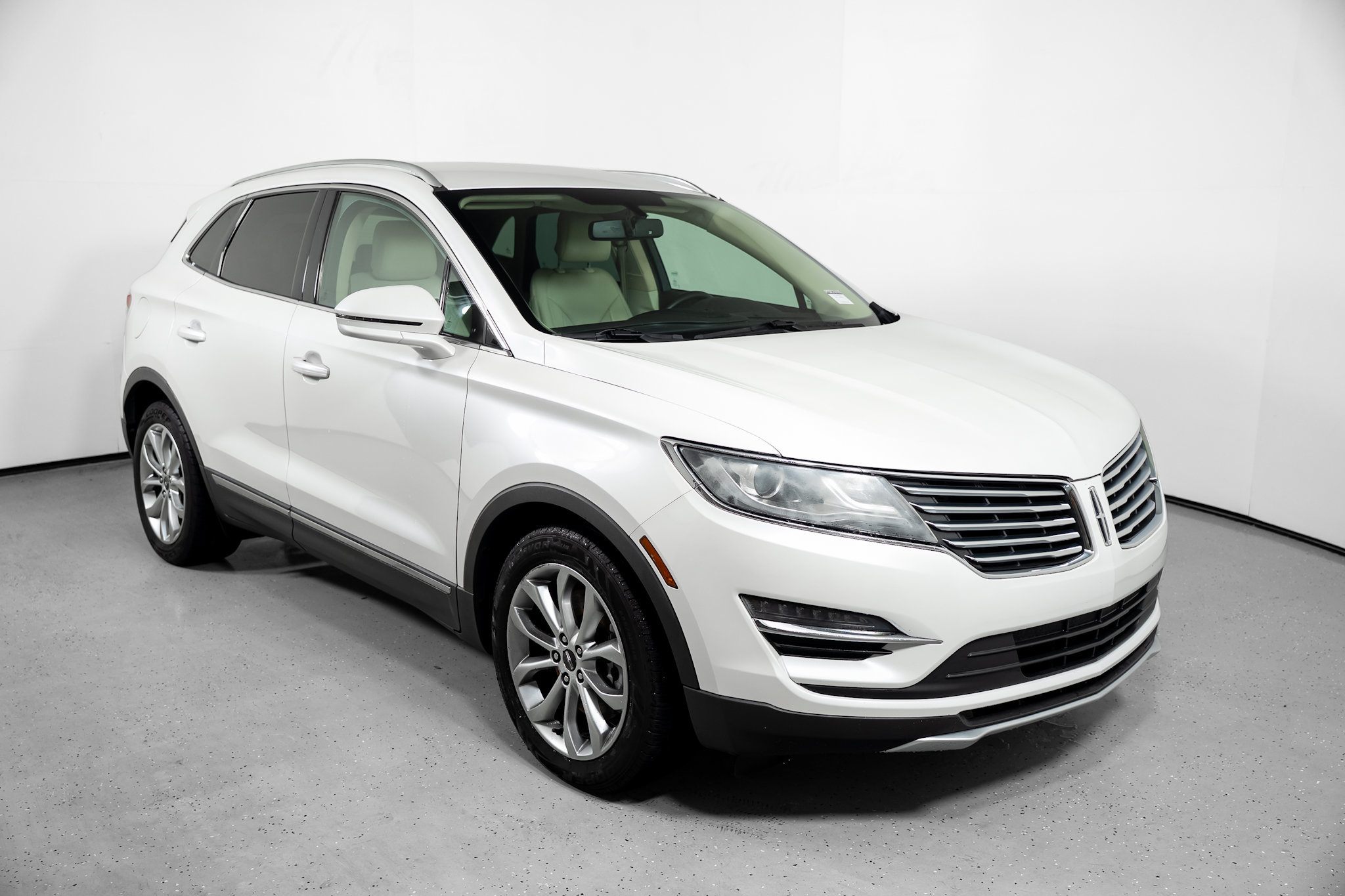 Used 2015 Lincoln MKC FWD w/ Equipment Group 101A Select image 2