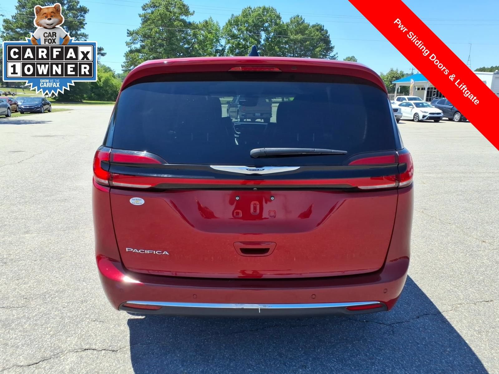 Used 2024 Chrysler Pacifica Touring-L FWD image 4