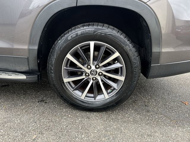 Used 2019 Toyota Highlander XLE FWD image 33