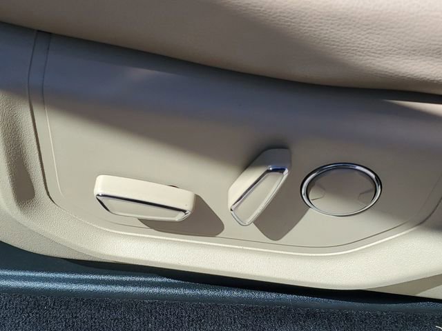 Used 2016 Ford F150 Lariat w/ Equipment Group 502A Luxury image 6