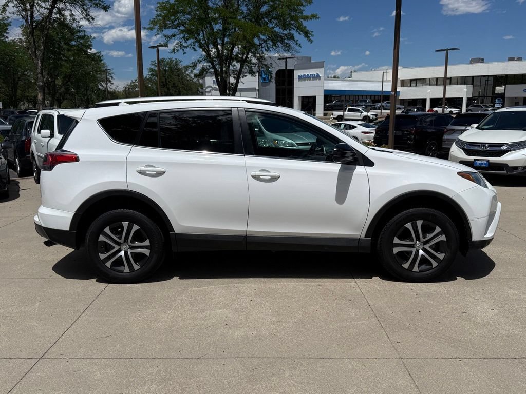 Used 2016 Toyota RAV4 LE AWD/4WD image 3