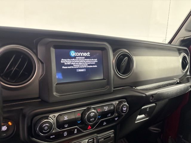 Used 2021 Jeep Gladiator Sport image 15