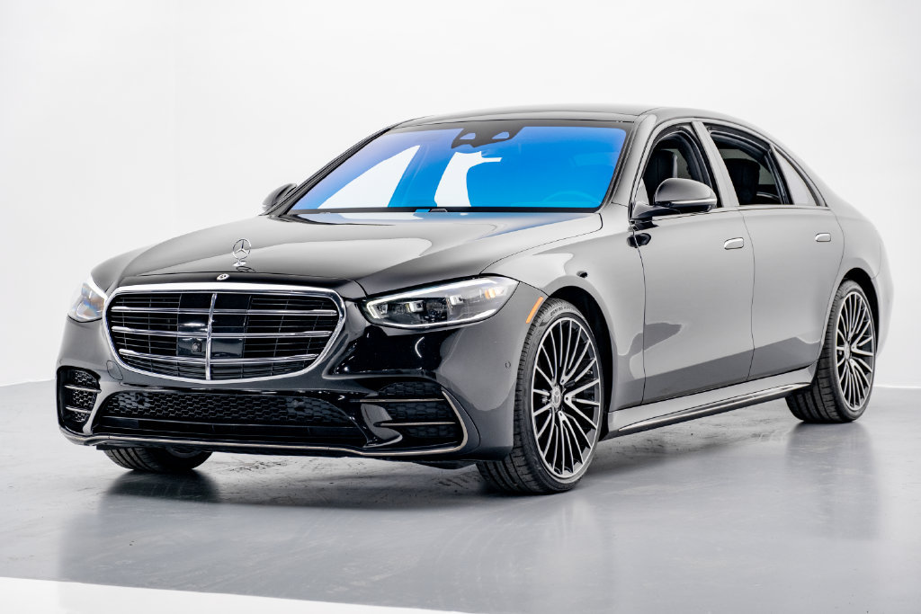 Used 2023 Mercedes-Benz S 580 4MATIC Sedan image 2