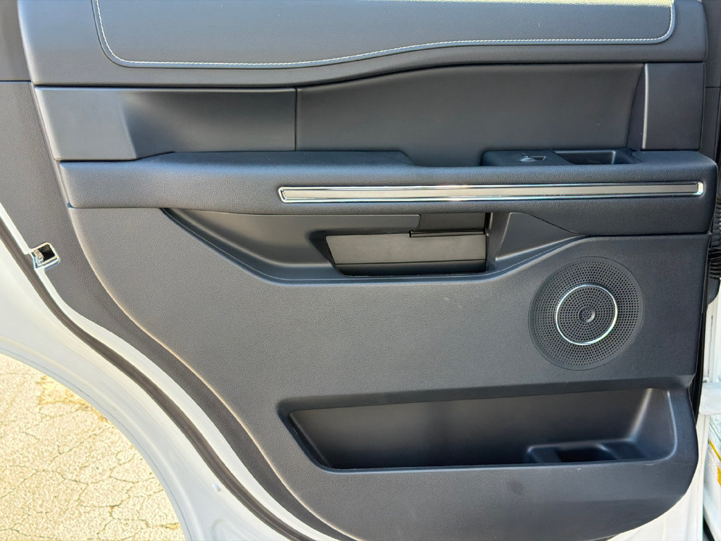 Used 2023 Ford Expedition XLT RWD image 24