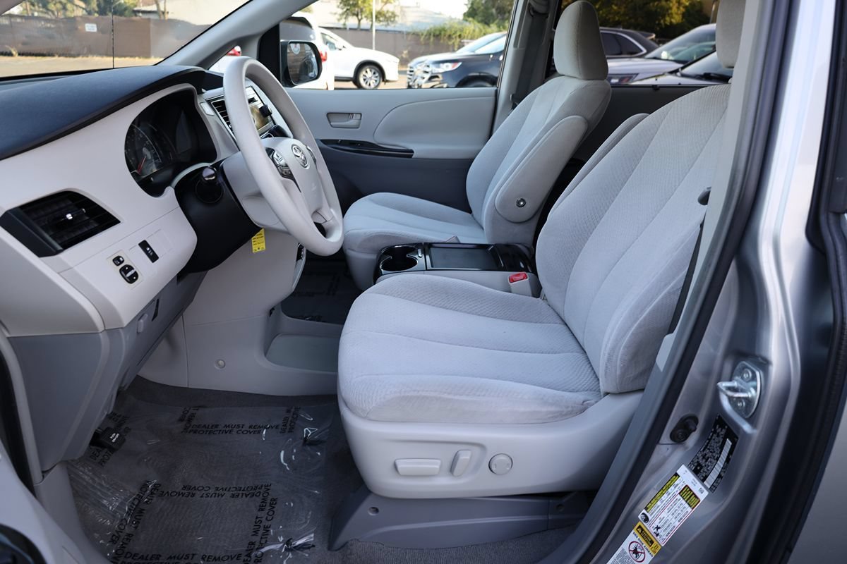 Used 2011 Toyota Sienna LE AWD/4WD image 11