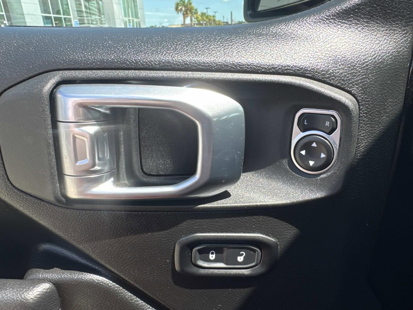 Used 2023 Jeep Gladiator Sport AWD/4WD image 19