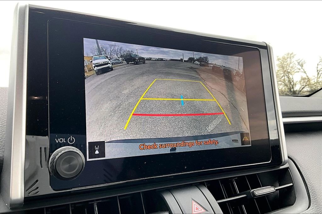 Used 2025 Toyota RAV4 LE AWD/4WD image 31