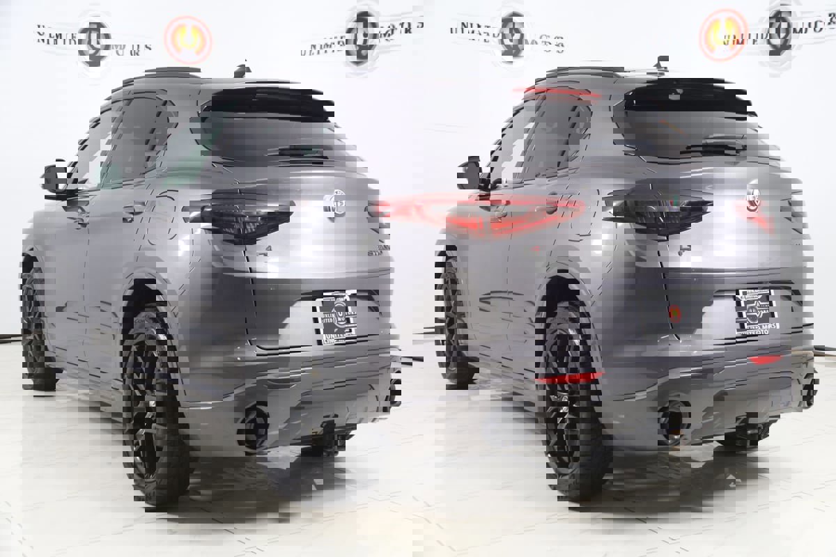 Used 2020 Alfa Romeo Stelvio Ti Sport w/ Quick Order Package 22S Sport image 4